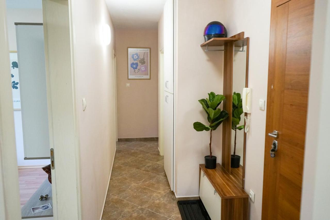 Comfortable 2Br Urban Getaway In City Center Plovdiv Exterior foto