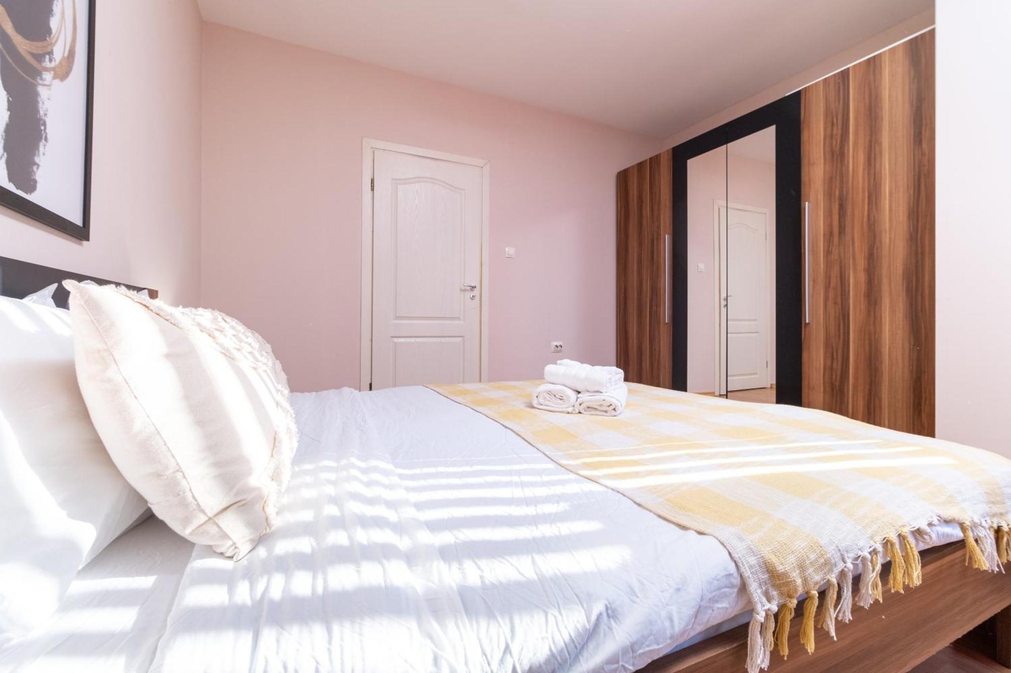 Comfortable 2Br Urban Getaway In City Center Plovdiv Exterior foto